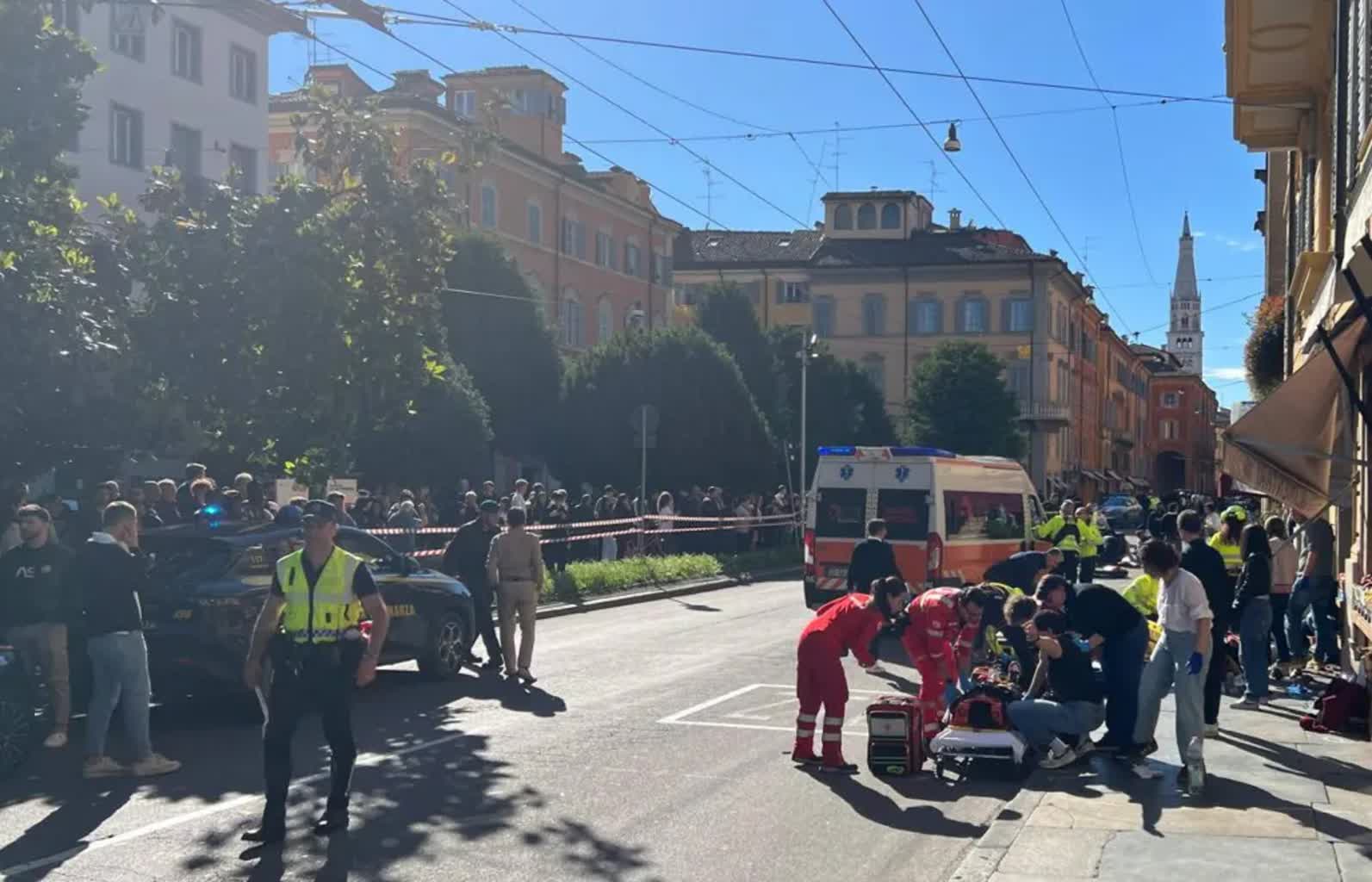 Atak na ludzi we włoskiej Modenie. Wśród są cztery osoby z polskiej rodziny