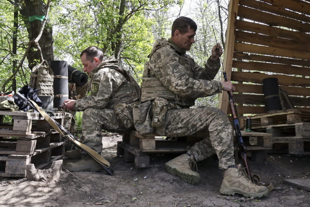 Ukraińscy żołnierze (PAP/EPA/PRESS SERVICE OF THE 65TH MECHANIZED BRIGADE)