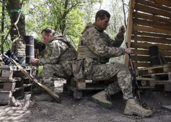 Ukraińscy żołnierze (PAP/EPA/PRESS SERVICE OF THE 65TH MECHANIZED BRIGADE)