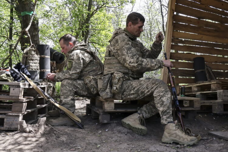 Ukraińscy żołnierze (PAP/EPA/PRESS SERVICE OF THE 65TH MECHANIZED BRIGADE)