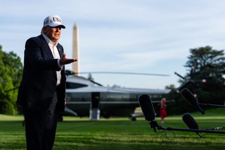 Na zdjęciu amerykański prezydent Donald Trump (PAP/EPA/Eric Lee / POOL)