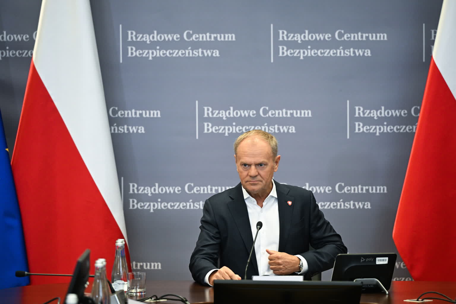 Premier o prowokacjach telefonicznych