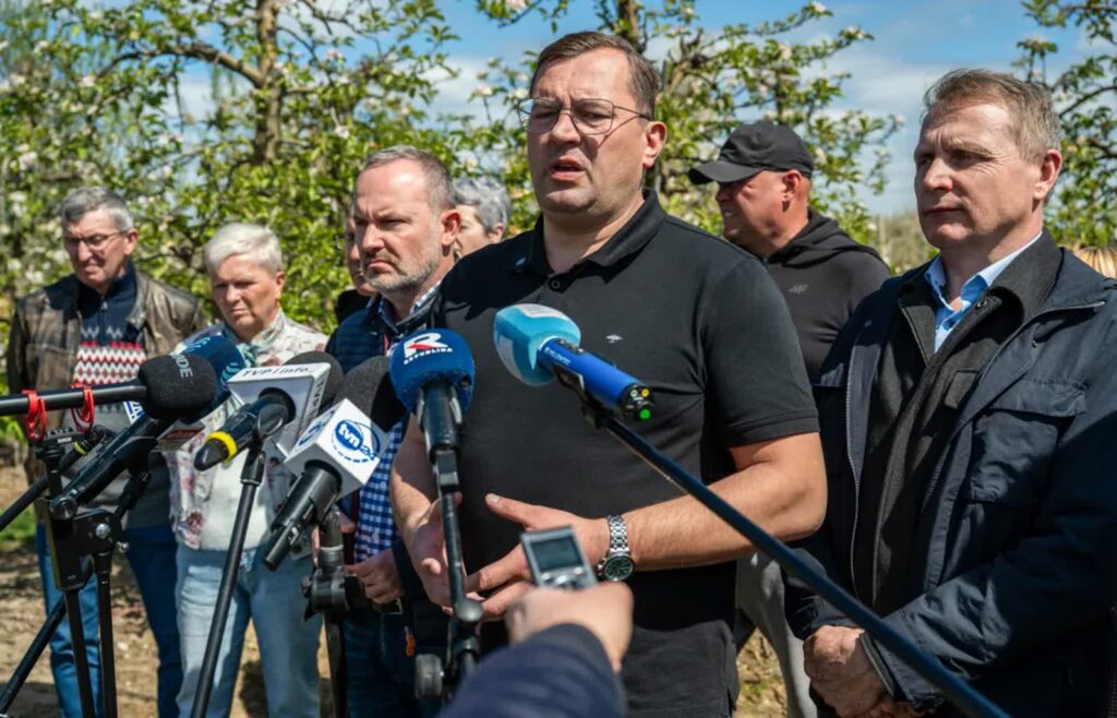 Minister rolnictwa zapowiada pomoc dla sadowników. Fot. PAP/ Wojtek Jargiło