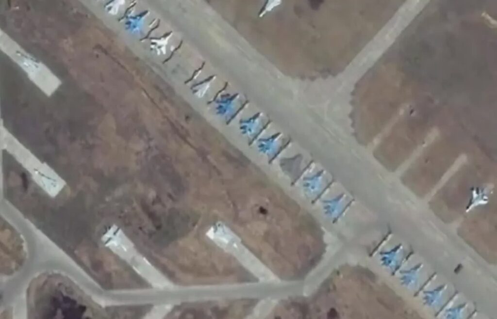 Według dowódcy uderzone zostały dwa samoloty Su-57, jeden Su-34 i dodatkowy Su o nieustalonej modyfikacji. Fot. X/Unmanned Systems Forces