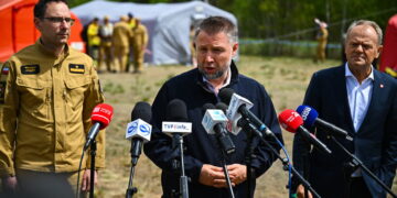 Na pierwszym planie Marcin Kierwiński (PAP/Przemysław Piątkowski)