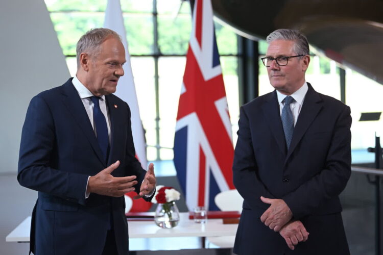 Premier Donald Tuski i brytyjski premier Keir Starmer. Fot. PAP/EPA/Jaimi Joy / POOL
