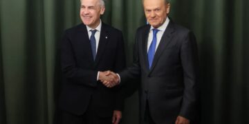 Donald Tusk i Mark Carney Fot. PAP/Leszek Szymański