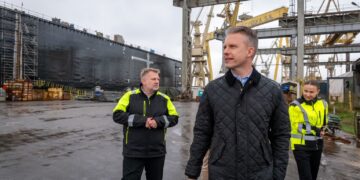 Wiceminister infrastruktury Arkadiusz Marchewka na terenie stoczni w Szczecinie (x.com/A_Marchewka)