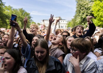 Dzień Wyzwolenia obchodzony jest w całym kraju w formie festiwali upamiętniających wyzwolenie Holandii spod okupacji nazistowskiej w 1945 r. Fot. PAP/EPA/Remko de Waal