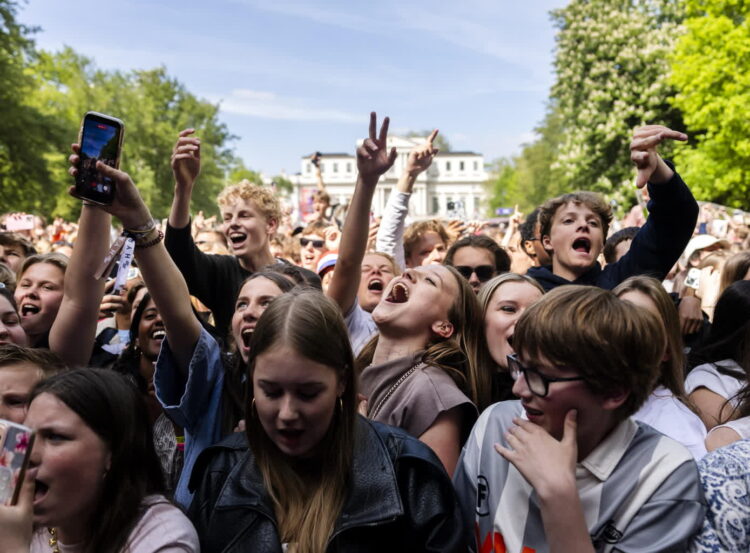 Dzień Wyzwolenia obchodzony jest w całym kraju w formie festiwali upamiętniających wyzwolenie Holandii spod okupacji nazistowskiej w 1945 r. Fot. PAP/EPA/Remko de Waal