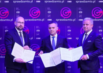 Dyrektor generalny Telewizji Polskiej Tomasz Sygut (C), dyrektor generalny Polskiej Agencji Prasowej Marek Błoński (L) i redaktor naczelny Polskiego Radia Paweł Majcher (P). Fot. PAP/Leszek Szymański
