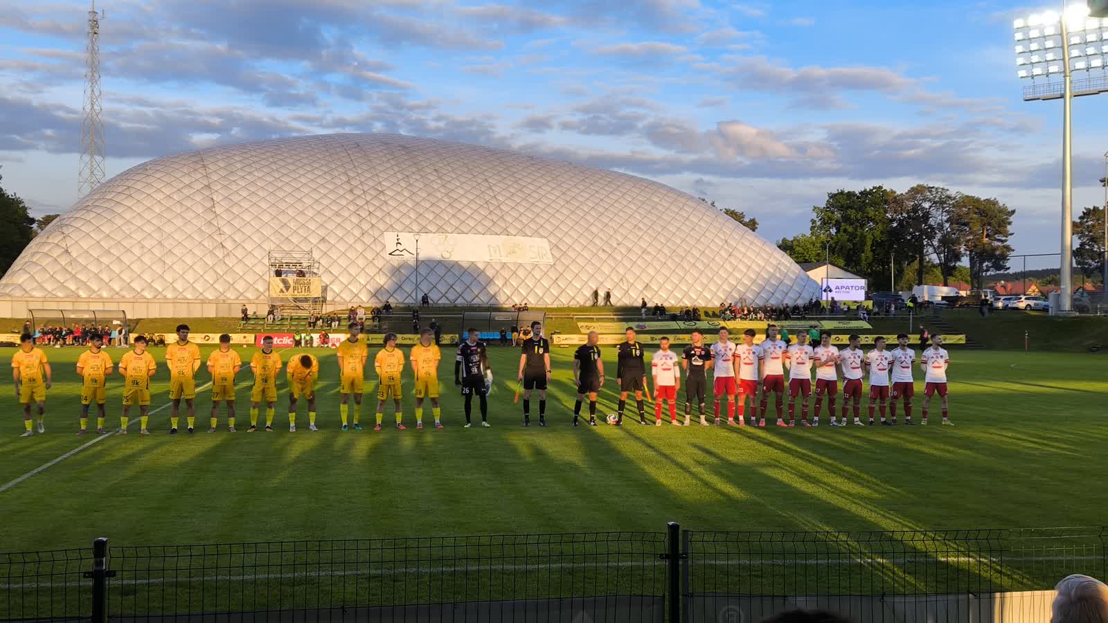 Lechia rozbiła LZS! Hattrick Bargiela, dublet Dębskiego