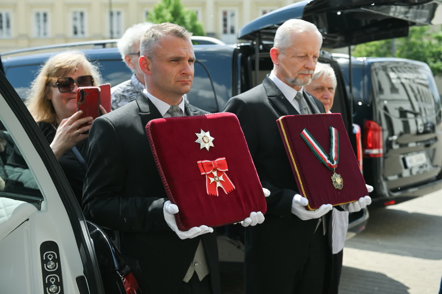 mid-26521199.jpg