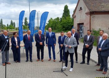 Podpisanie umowy na opracowanie dokumentacji dla nowej łącznicy kolejowej w Kostrzynie nad Odrą (fot. Piotr Bakselerowicz) P