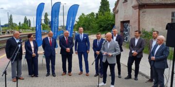 Podpisanie umowy na opracowanie dokumentacji dla nowej łącznicy kolejowej w Kostrzynie nad Odrą (fot. Piotr Bakselerowicz) P