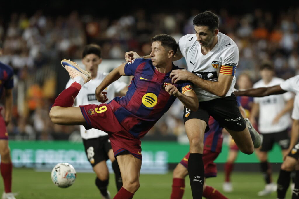 Robert Lewandowski. Fot. PAP/EPA/Biel Alino
