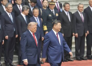 Prezydent USA Donald Trump i przywódca Chin Xi Jinping. Fot. PAP/EPA/Maxim Shemetov / POOL