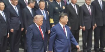 Prezydent USA Donald Trump i przywódca Chin Xi Jinping. Fot. PAP/EPA/Maxim Shemetov / POOL