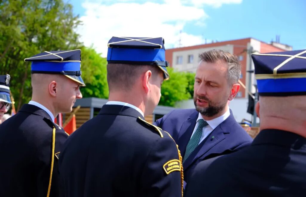 Władysław Kosiniak-Kamysz wziął udział w obchodach Dnia Strażaka w Dąbrowie Tarnowskiej. Fot. Władysław Kosiniak-Kamysz/X