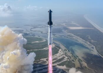 Udany lot testowy udoskonalonej wersji rakiety Starship firmy SpaceX. Fot. SpaceX/X