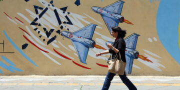 Antyizraelski mural w Teheranie, stolicy Iranu (PAP/EPA/ABEDIN TAHERKENAREH)