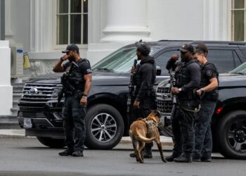 Funkcjonariusze Secret Service. Fot. PAP/ EPA/KEN CEDENO