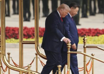 Prezydent USA Donald Trump i przywódca Chin Xi Jinping. Fot. PAP/EPA/Maxim Shemetov / POOL