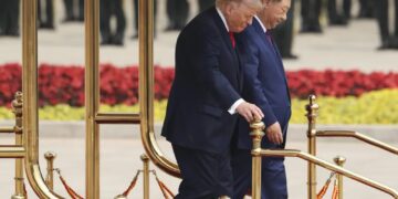 Prezydent USA Donald Trump i przywódca Chin Xi Jinping. Fot. PAP/EPA/Maxim Shemetov / POOL