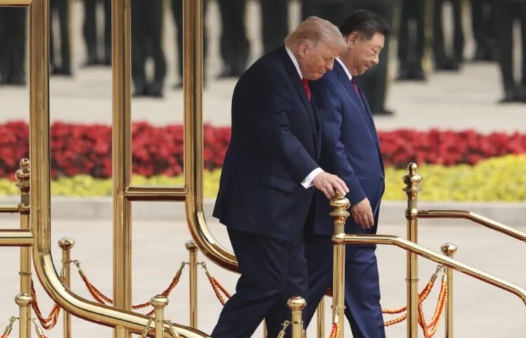 Prezydent USA Donald Trump i przywódca Chin Xi Jinping. Fot. PAP/EPA/Maxim Shemetov / POOL