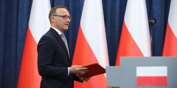 Rafał Leśkiewicz ogłasza nominację dla sędziego Zbigniewa Kapińskiego (PAP/Marcin Obara)