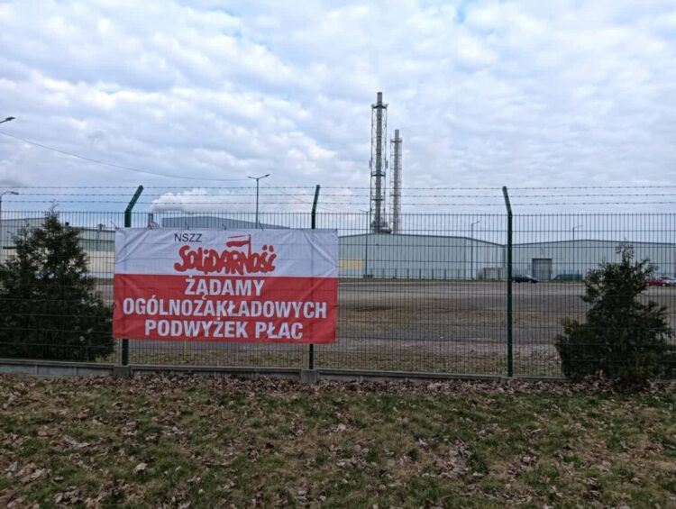 Spór zbiorowy w Swiss Krono w Żarach (fot. NSZZ "Solidarność")