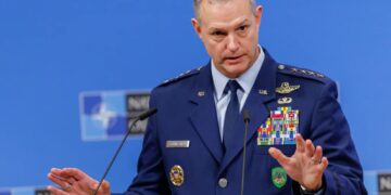 Dowódca sił NATO w Europie gen. Alexus G. Grynkewich. Fot. PAP/EPA/OLIVIER MATTHYS