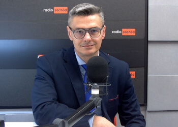 Sebastian Ciemnoczołowski w studiu RZ