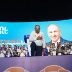 Nikol Paszynian podczas spotkania przedwyborczego partii Umowa Społeczna, fot. PAP/EPA/HAYK BAGHDASARYAN /PHOTOLURE