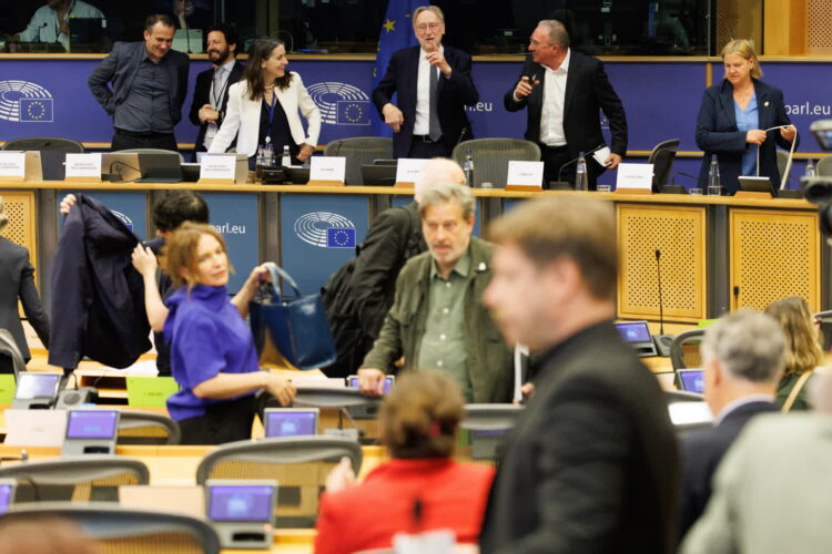 Sala plenarna PE (PAP/EPA/Olivier Matthys)