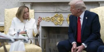 Giorgia Meloni i Donald Trump podczas wizyty premier Włoch w Białym Domu, fot. PAP/EPA/CONSOLIDATED NEWS PHOTOS POOL/CHRIS KLEPONIS / POOL
