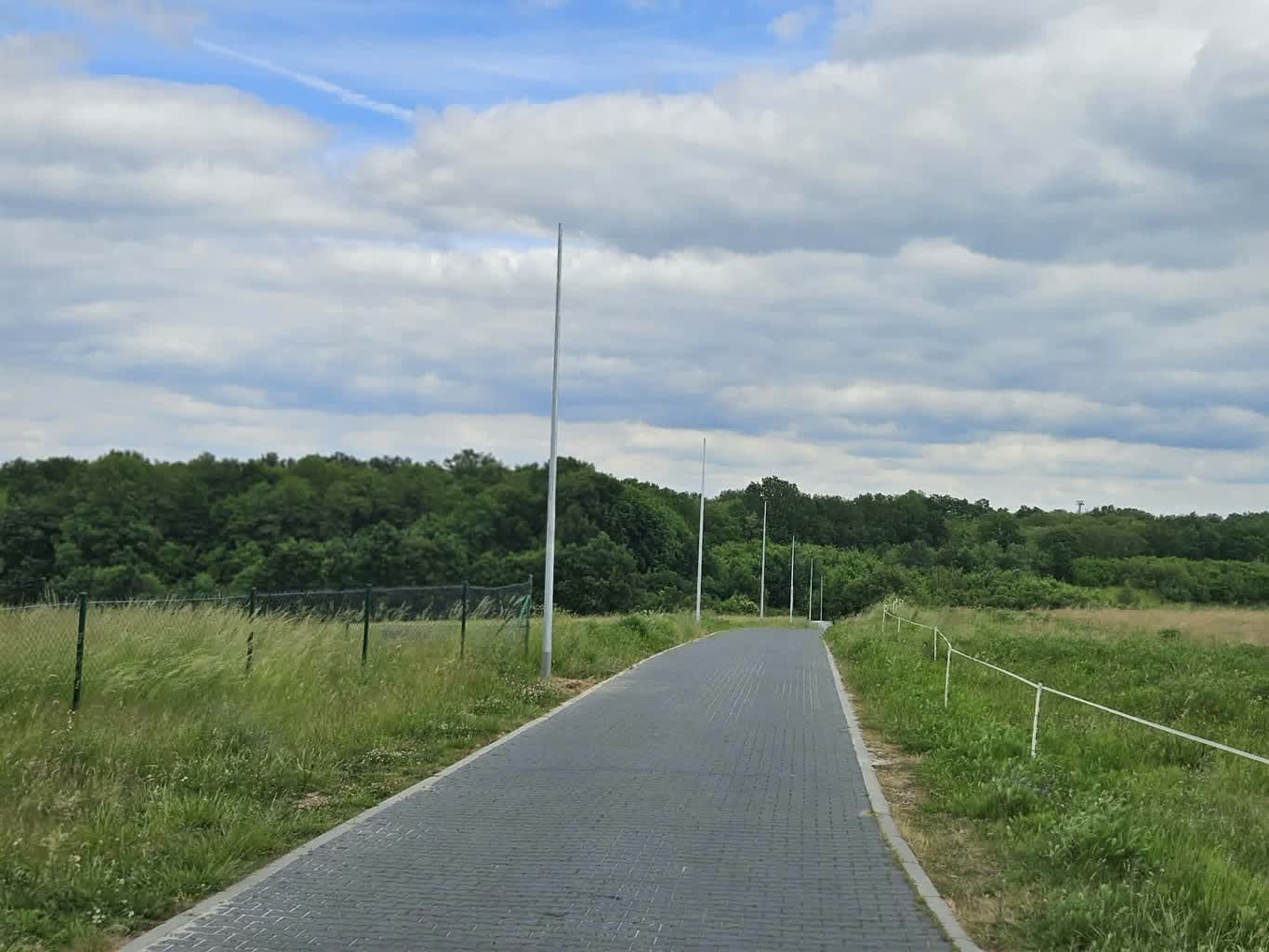 Będą lampy przy ciągu pieszo-rowerowym Lubsko-Dłużek