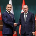Prezydent RP Karol Nawrocki (L) i prezydent Turcji Recep Tayyip Erdogan (P). Fot. PAP/Paweł Supernak