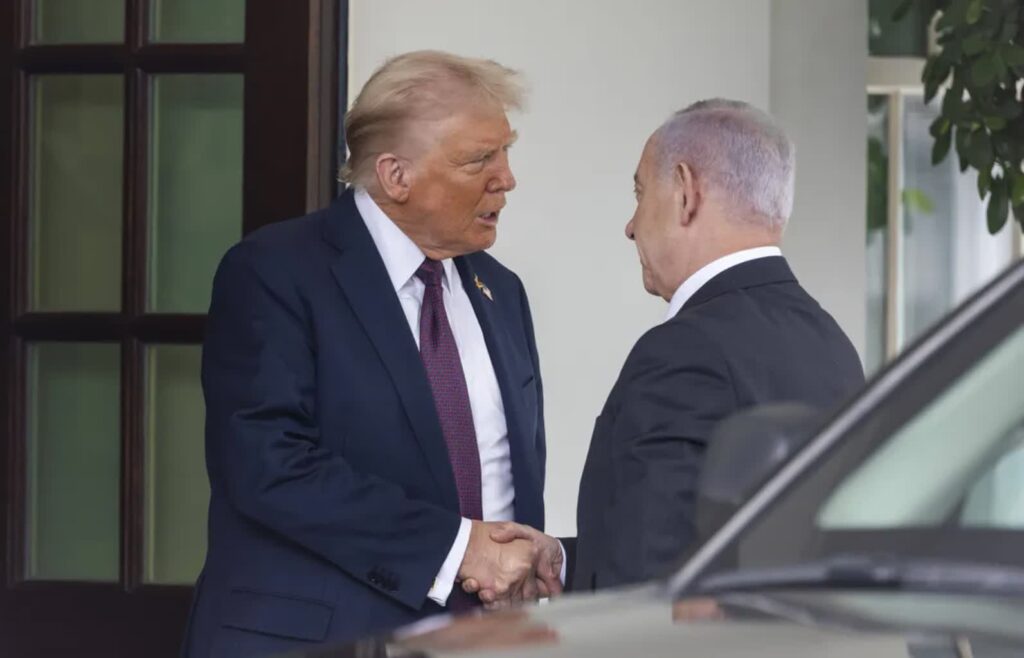 Donald Trump i Benjamin Netanjahu, zdjęcie archiwalne (fot. PAP/EPA/JIM LO SCALZO)