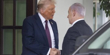 Donald Trump i Benjamin Netanjahu, zdjęcie archiwalne (fot. PAP/EPA/JIM LO SCALZO)