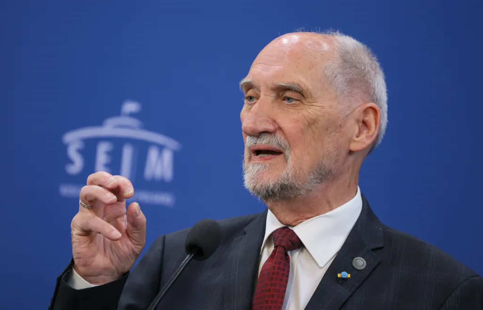 Prokuratura stawia zarzuty Antoniemu Macierewiczowi