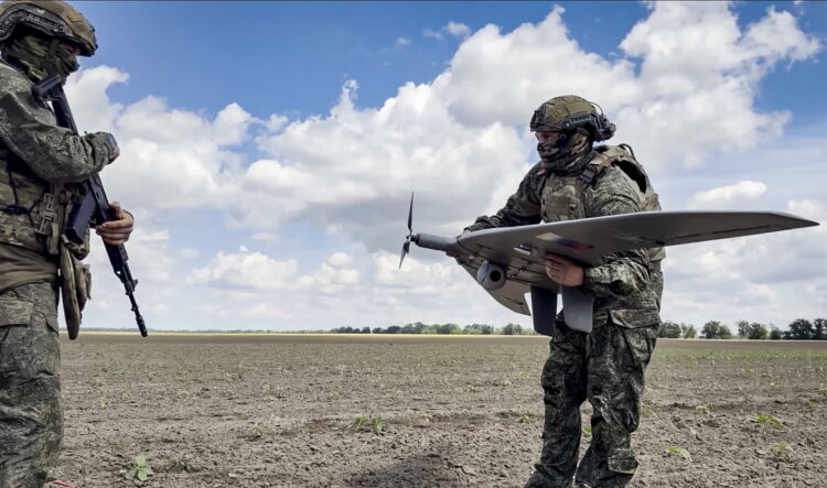 Rosyjscy żołnierze (PAP/EPA/RUSSIAN DEFENCE MINISTRY PRESS SERVICE/HANDOUT HANDOUT)