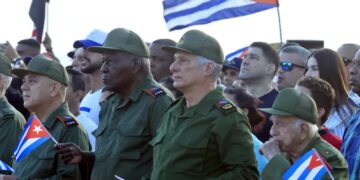 Prezydent Kuby Miguel Diaz-Canel (w środku), fot. PAP/EPA/EFE/Ernesto Mastrascusa
