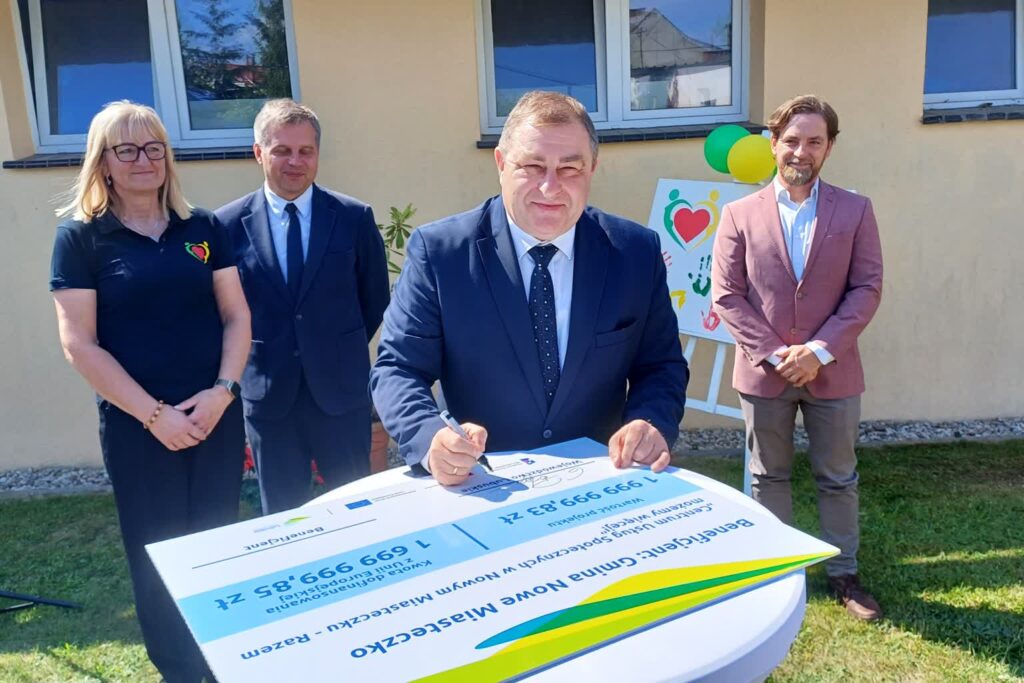 Otwarcie Centrum Usług Społecznych w Nowym Miasteczku (fot. Piotr Bakselerowicz)