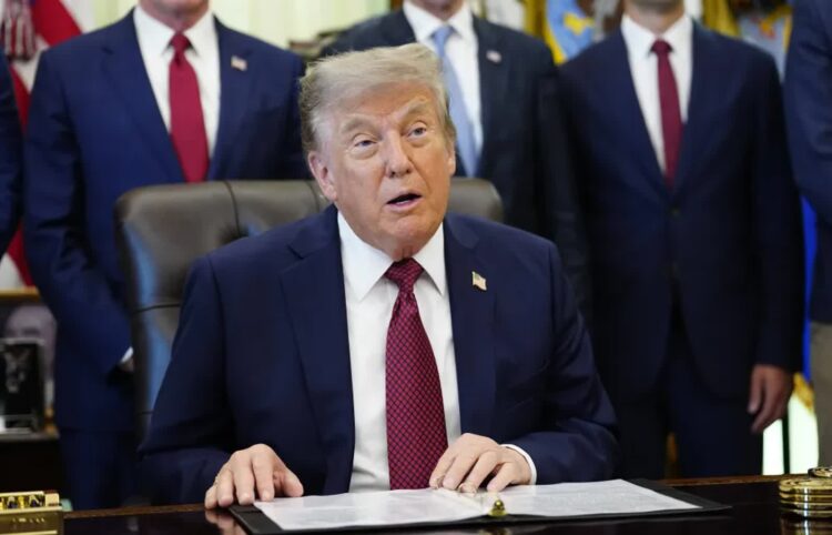 Donald Trump, fot. PAP/EPA/UPI POOL/BONNIE CASH / POOL