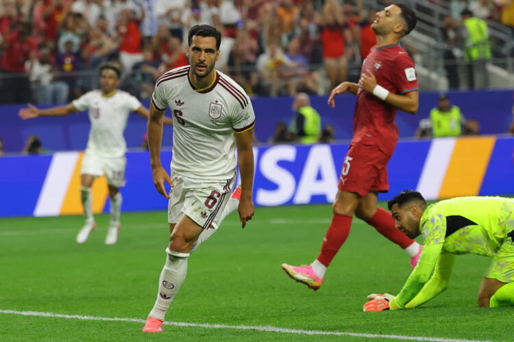 Zdobywca gola w meczu Hiszpania-Portugalia Mikel Merino. Fot. PAP/EPA/CHRISTOPHER NEUNDORF