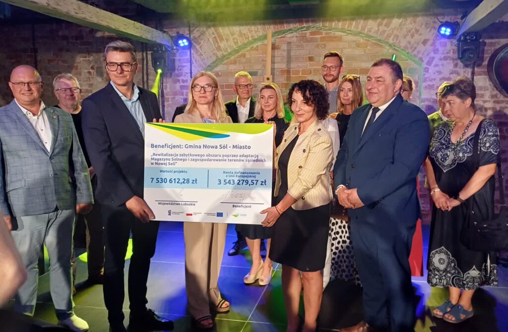Nowa Sól otrzymała unijne dofinansowanie z UMWL na rewitalizację otoczenia Magazynu Solnego - konferencja prasowa (fot. Piotr Bakselerowicz)