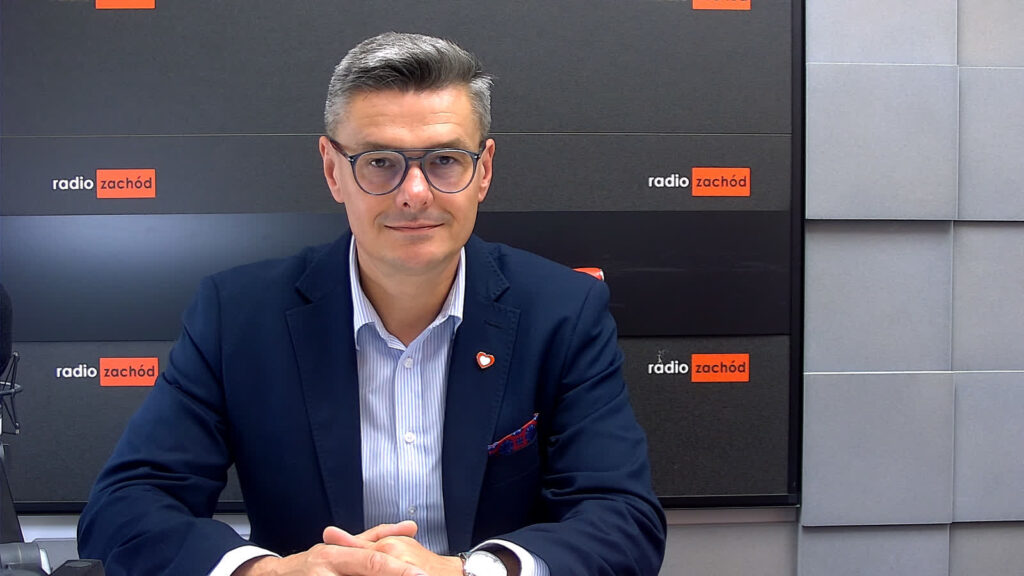 Sebastian Ciemnoczołowski w studiu RZ