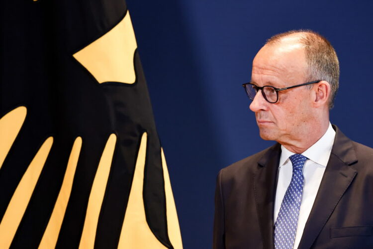 Na zdjęciu kanclerz Friedrich Merz (PAP/EPA/FILIP SINGER)