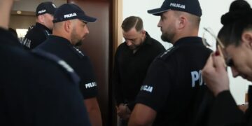 Oskarżony Łukasz Żak (C) na sali rozpraw Sądu Rejonowego dla Warszawy-Śródmieścia, fot. PAP/Leszek Szymański